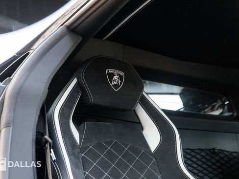 Used 2018 Lamborghini Aventador S image 39