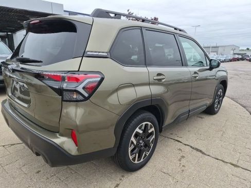 Certified 2025 Subaru Forester Premium AWD/4WD image 6