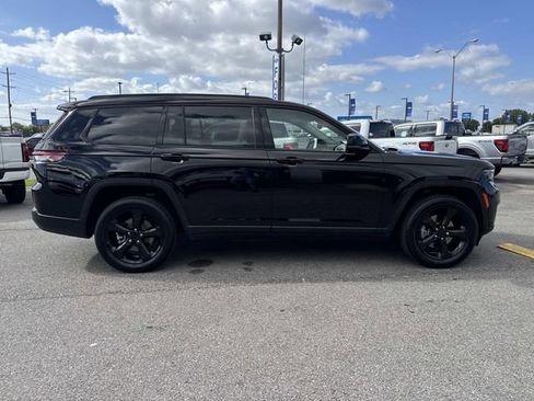 Used 2022 Jeep Grand Cherokee L Limited w/ Luxury Tech Group II image 4