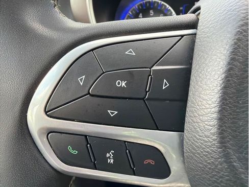 Used 2023 Chrysler Voyager LX FWD image 18