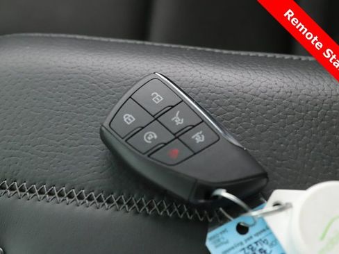 Used 2025 GMC Yukon Denali w/ Denali Reserve Package image 3