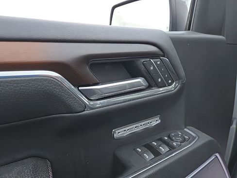 Used 2025 GMC Sierra 1500 Denali w/ Denali Reserve Package AWD/4WD image 10