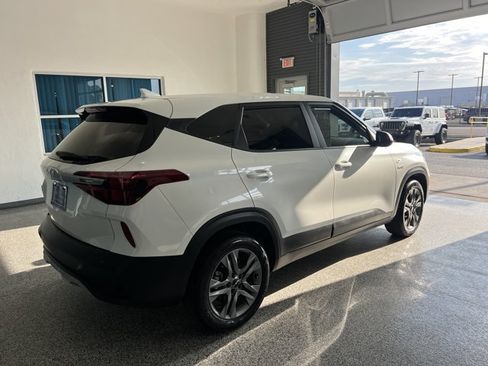 Used 2023 Kia Seltos LX AWD/4WD image 5