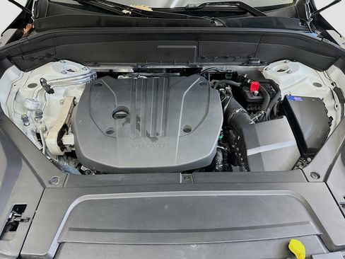 Used 2025 Volvo XC90 B5 Core image 37