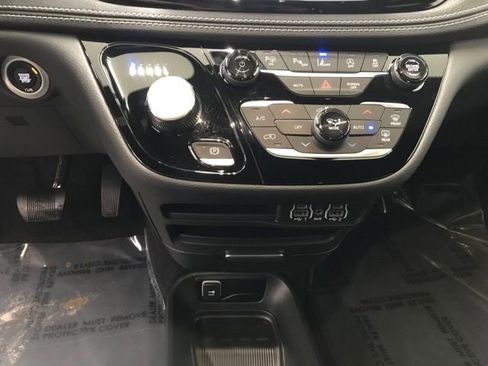 New 2025 Chrysler Pacifica Select image 14