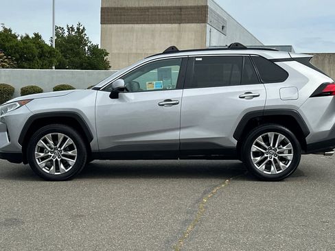 Used 2019 Toyota RAV4 Limited w/ All Weather Liner Package image 9