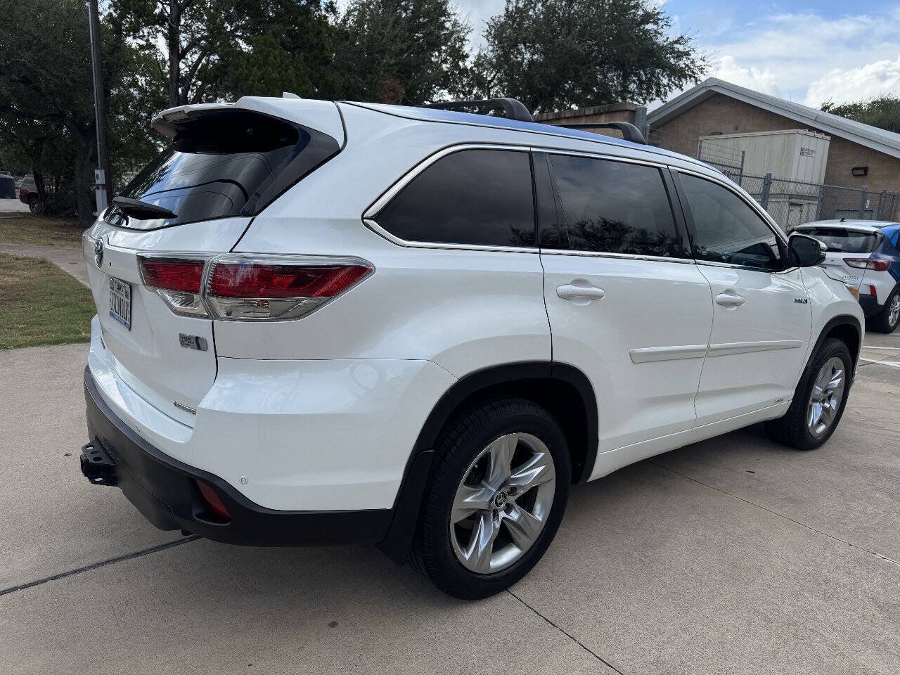 Used 2016 Toyota Highlander Limited Platinum AWD/4WD image 11