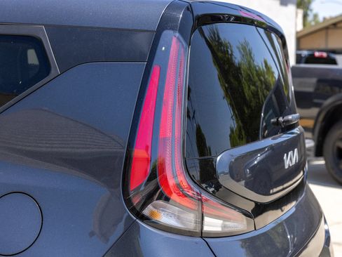 Used 2025 Kia Soul LX w/ LX Technology Package FWD image 12