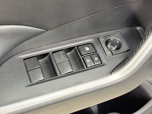 Used 2021 Toyota RAV4 LE image 12