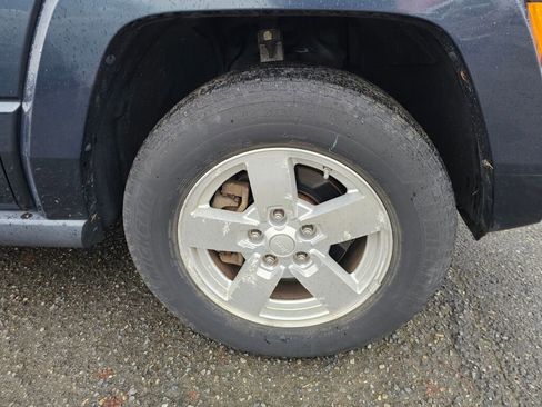 Used 2007 Jeep Commander Sport image 9