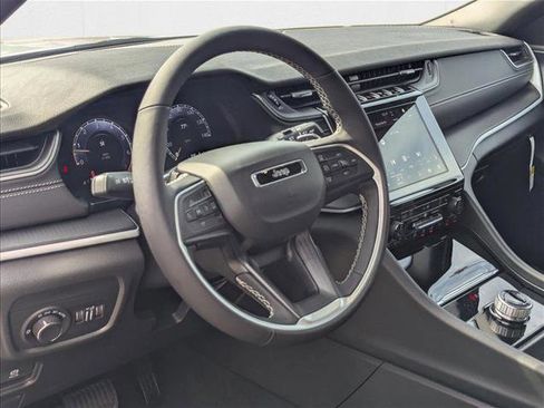 New 2025 Jeep Grand Cherokee L Altitude image 2