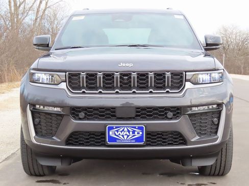 New 2026 Jeep Grand Cherokee Limited w/ Luxury Tech Group II AWD/4WD image 17