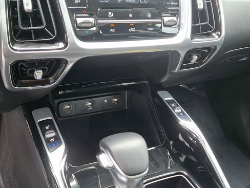 Used 2023 Kia Sorento SX Prestige AWD/4WD image 16
