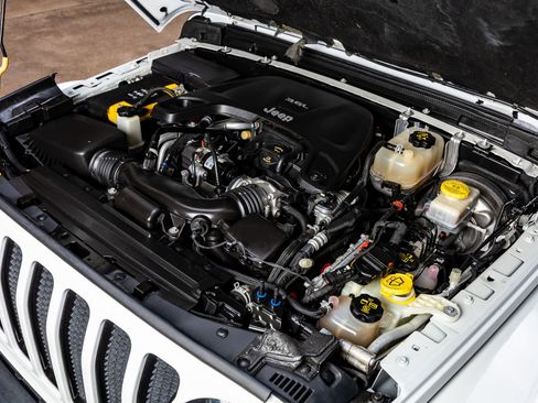 Used 2020 Jeep Wrangler Unlimited Sahara image 39