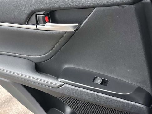 Used 2018 Toyota Camry XLE image 24