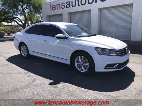 Used 2017 Volkswagen Passat 1.8T S image 2