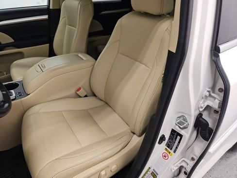 Used 2014 Toyota Highlander XLE image 14