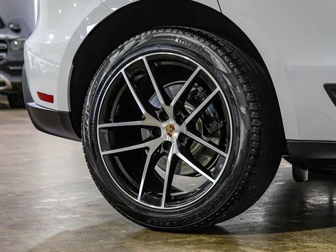 Used 2024 Porsche Macan AWD/4WD image 71