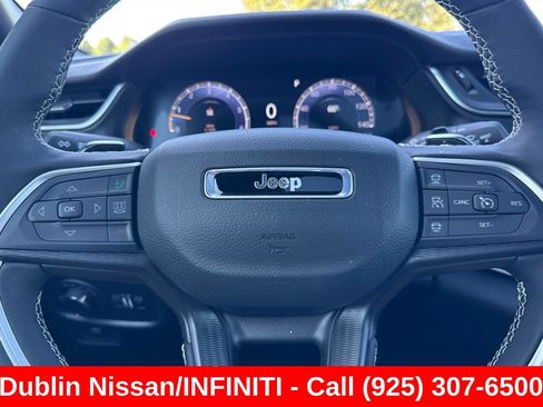 Used 2025 Jeep Grand Cherokee Laredo X w/ Luxury Tech Group I RWD image 36