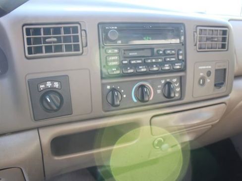 Used 2000 Ford F250 Lariat image 17