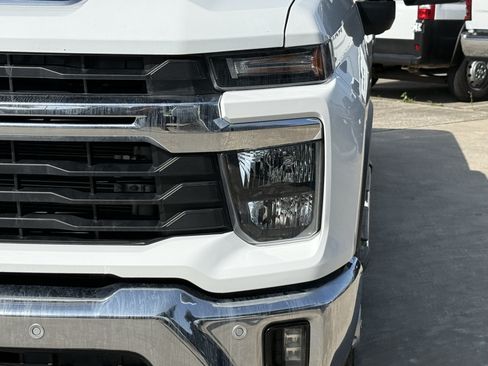 Used 2025 Chevrolet Silverado 2500 LT w/ Safety Package AWD/4WD image 9