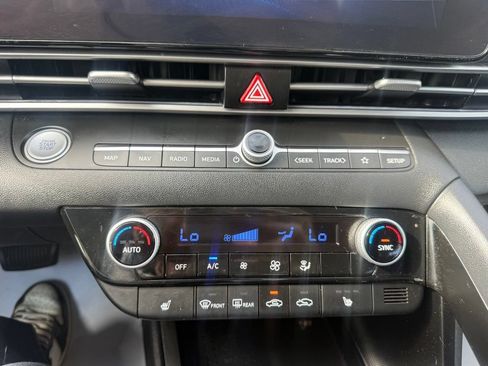 Used 2023 Hyundai Elantra Limited FWD image 20