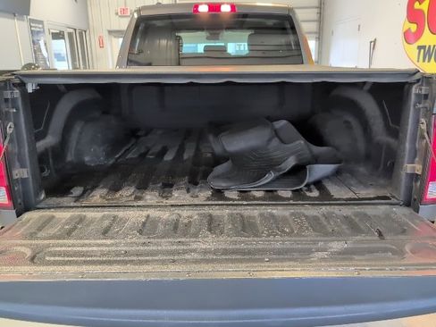 Used 2015 RAM 1500 Express image 28