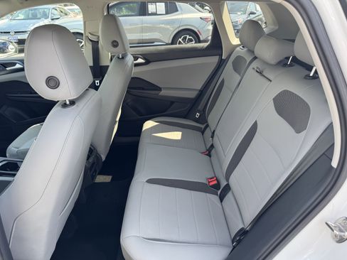 Used 2023 Volkswagen Taos SE w/ Panoramic Sunroof Package FWD image 34