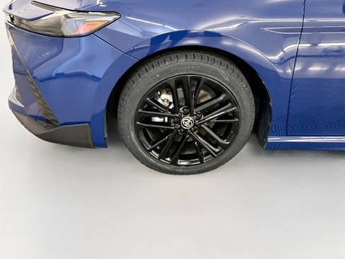 Used 2025 Toyota Camry SE FWD image 11