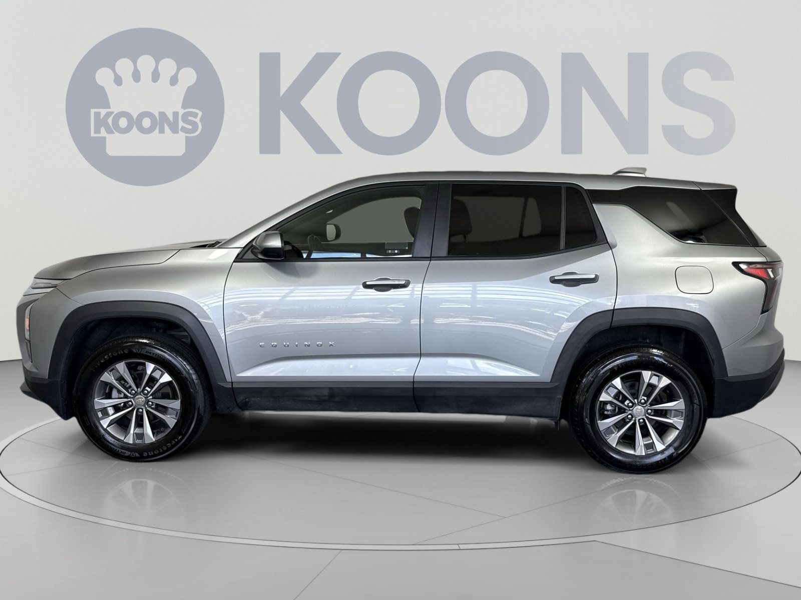 Used 2025 Chevrolet Equinox LT FWD image 2