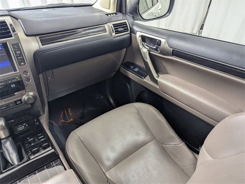 Used 2020 Lexus GX 460 Luxury w/ Accessory Package image 8