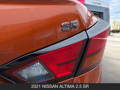Certified 2021 Nissan Altima 2.5 SR w/ SR Premium Package image 12
