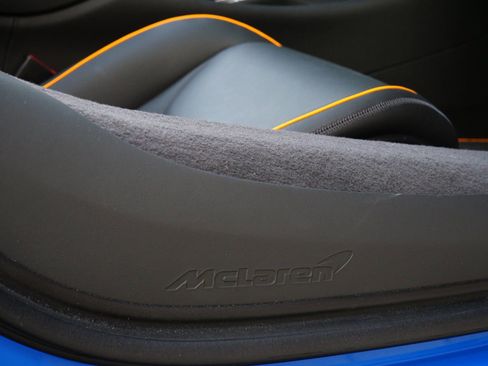 Used 2025 McLaren Artura Spider image 22