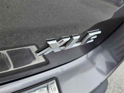 Used 2018 Toyota Highlander XLE image 12