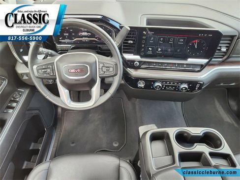 Used 2024 GMC Sierra 1500 SLT image 3