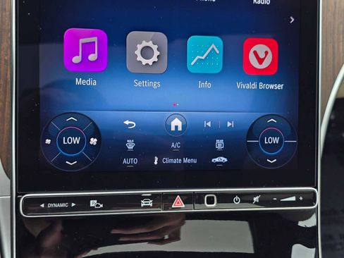 Used 2025 Mercedes-Benz C 300 Sedan image 27