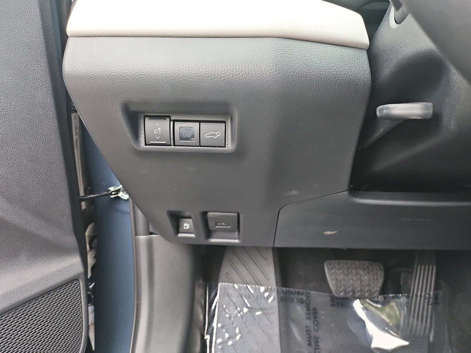 Used 2026 Toyota RAV4 XLE Premium FWD image 25