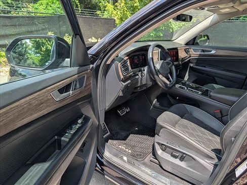 Certified 2025 Volkswagen Atlas SEL Premium R-Line AWD/4WD image 31