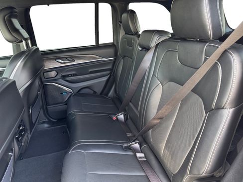 Used 2023 Jeep Grand Cherokee Overland w/ Advanced Protech Group III AWD/4WD image 13