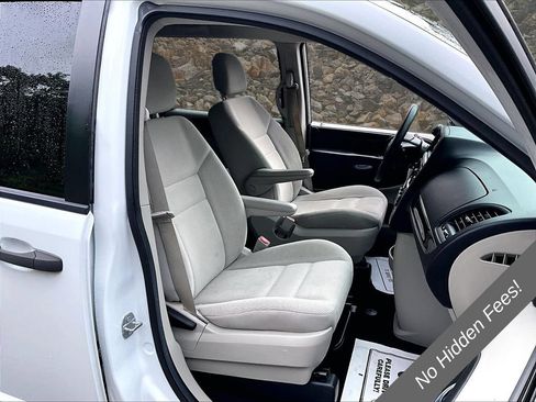 Used 2019 Dodge Grand Caravan SE w/ UConnect Hands-Free Group FWD image 7