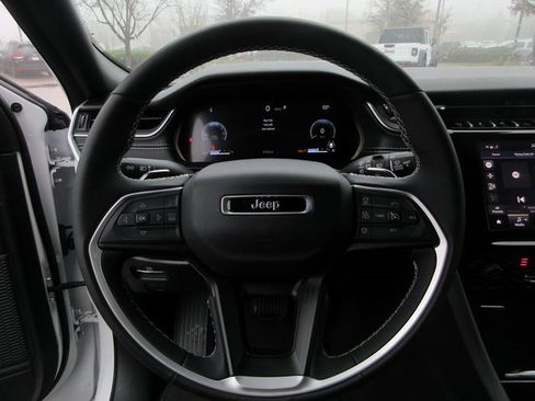 Used 2024 Jeep Grand Cherokee Laredo X w/ Luxury Tech Group I image 15