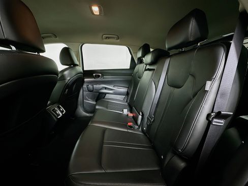 Used 2024 Kia Sorento S image 28