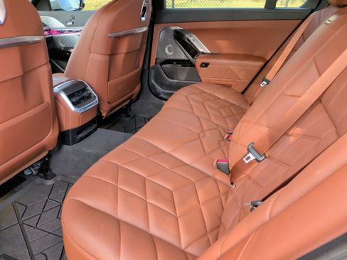 Certified 2023 BMW 760i xDrive w/ Executive Package image 37