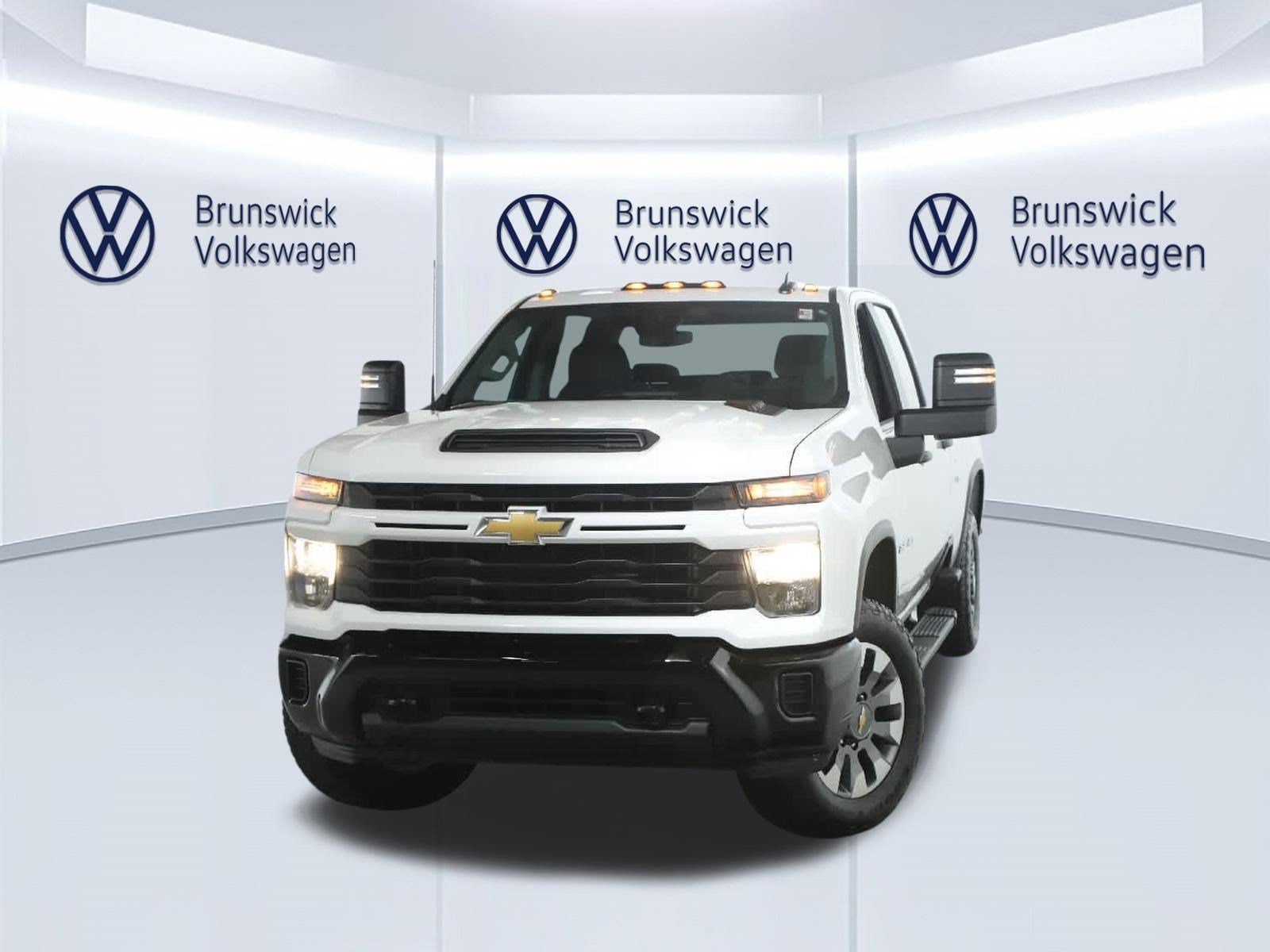 Used 2025 Chevrolet Silverado 2500 Custom w/ Custom Convenience Package AWD/4WD image 3