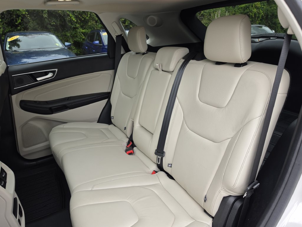 Used 2022 Ford Edge Titanium AWD/4WD image 17