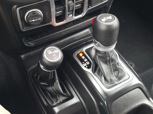 Used 2024 Jeep Wrangler Unlimited Sport AWD/4WD image 16