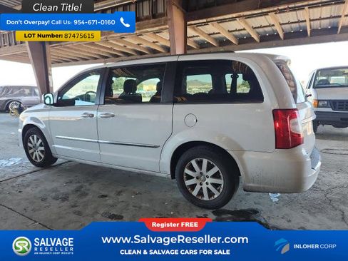 Used 2016 Chrysler Town & Country Touring image 3