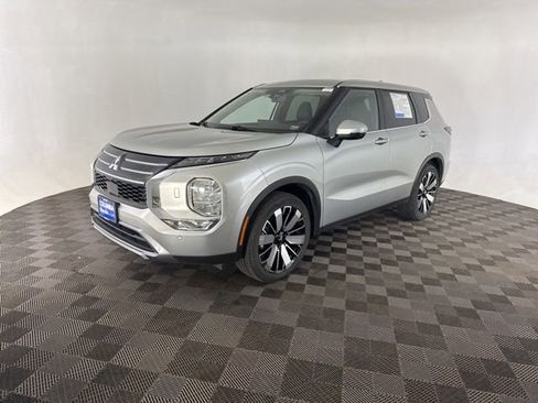 Used 2025 Mitsubishi Outlander SE AWD/4WD image 4