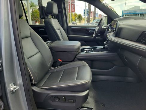 Used 2025 Chevrolet Tahoe Premier AWD/4WD image 20