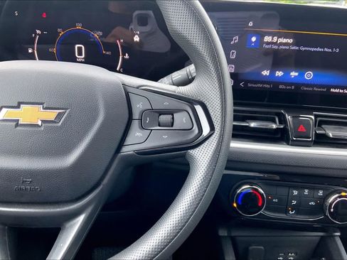 Used 2025 Chevrolet TrailBlazer LT AWD/4WD image 24